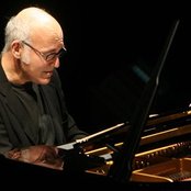 Ludovico Einaudi - List pictures