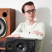 Tom Vek - List pictures