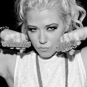 Amelia Lily - List pictures