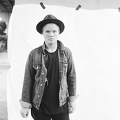 Aaron Gillespie - List pictures