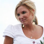 Julie Roberts - List pictures