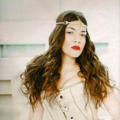 Ivi Adamou - List pictures