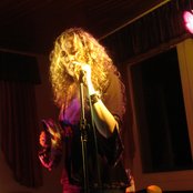 Dana Fuchs - List pictures