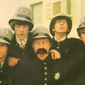 Paul Revere And The Raiders - List pictures