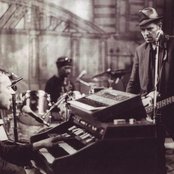 Good The Bad & The Queen - List pictures