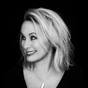 Louise Hoffsten - List pictures