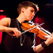 Sarah Neufeld - List pictures