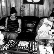 Travis Barker & Yelawolf - List pictures