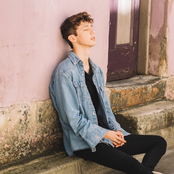 Troye Sivan - List pictures