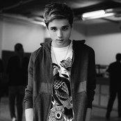 Elyar Fox - List pictures