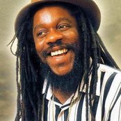 Dennis Brown - List pictures