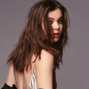 Hailee Steinfeld - List pictures