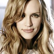 Jennifer Hanson - List pictures