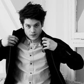Iwan Rheon - List pictures