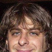 Mike Gordon - List pictures