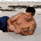 Ricky Martin - List pictures