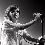 Chvrches - List pictures