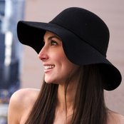 Julia Price - List pictures