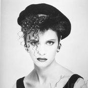 Easton Sheena - List pictures