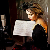 Maya Sar - List pictures