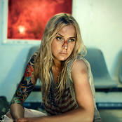 Anouk - List pictures