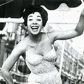 Shirley Bassey - List pictures