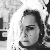 Marika Hackman - List pictures