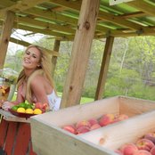 Sarah Davidson - List pictures