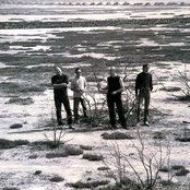 De Facto - List pictures