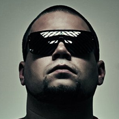 Com Truise - List pictures