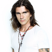 Juanes - List pictures