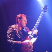 David Gogo - List pictures