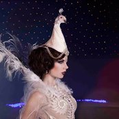 Queen Of Hearts - List pictures