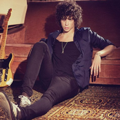 Julian Perretta - List pictures