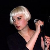 Molly Nilsson - List pictures