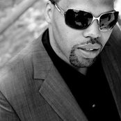 Eric Roberson - List pictures