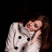 Halie Loren - List pictures