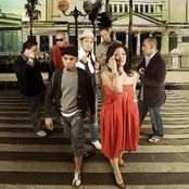 Maliq & D'essentials - List pictures