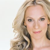 Consuelo Costin - List pictures