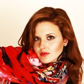 Halie Loren - List pictures