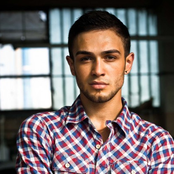 Simon - List pictures