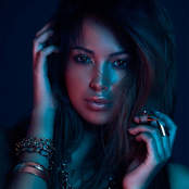 Jasmine V - List pictures