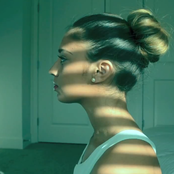 Alina Baraz - List pictures