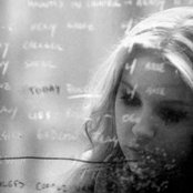 Lesley Roy - List pictures