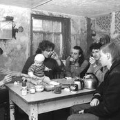 Normil Hawaiians - List pictures