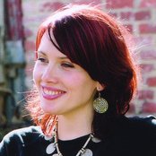 Clare Bowditch - List pictures