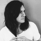 Benny Tipene - List pictures