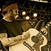 Stoney Larue - List pictures