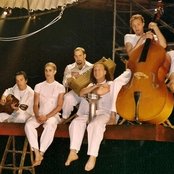 Porno For Pyros - List pictures