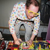 Dan Deacon - List pictures